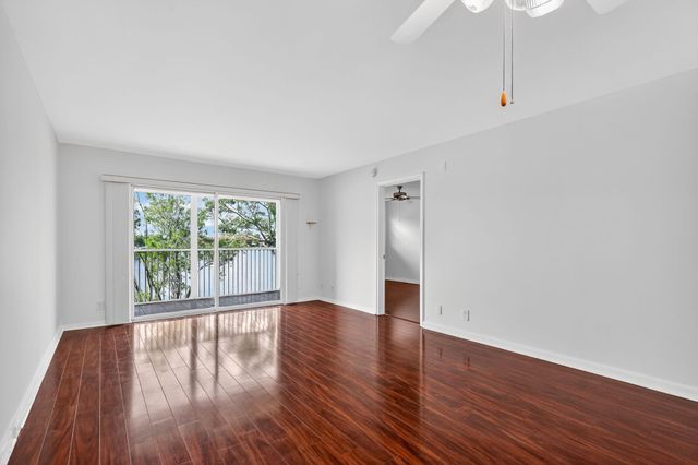 12950 SW 13th St 203 D, Pembroke Pines, FL 33027