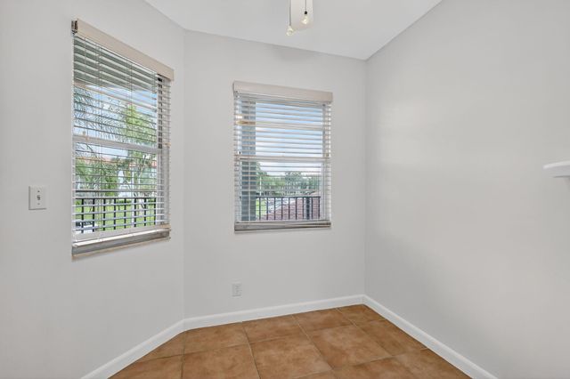 12950 SW 13th St 203 D, Pembroke Pines, FL 33027