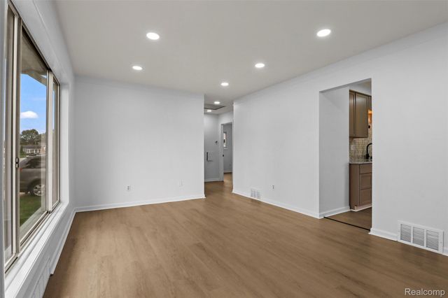 873 Schuman Street, Garden City, MI 48135