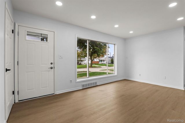873 Schuman Street, Garden City, MI 48135