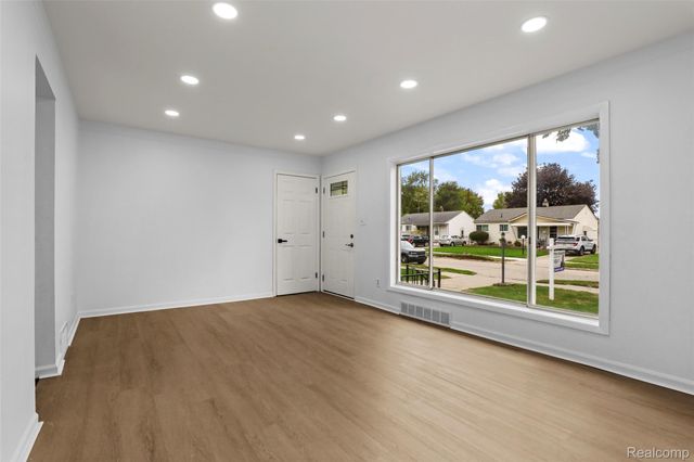 873 Schuman Street, Garden City, MI 48135