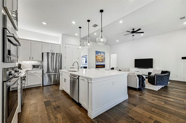 120 Delfino PL, Horseshoe Bay, TX 78657