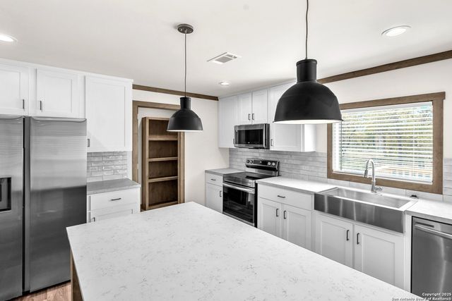 136 Syrah St, La Vernia, TX 78121