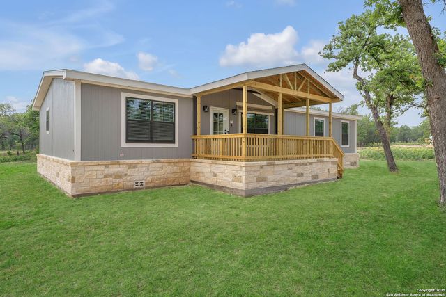 136 Syrah St, La Vernia, TX 78121