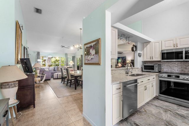 3007 Casa Rio Court, Palm Beach Gardens, FL 33418