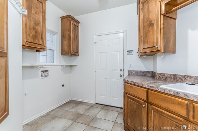 8303 S 69th East Avenue, Tulsa, OK 74133