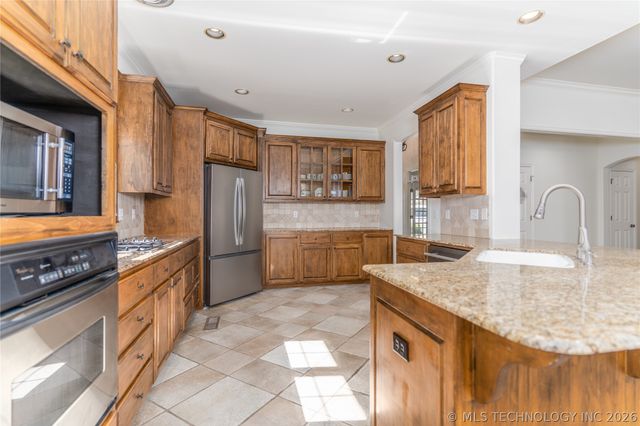 8303 S 69th East Avenue, Tulsa, OK 74133