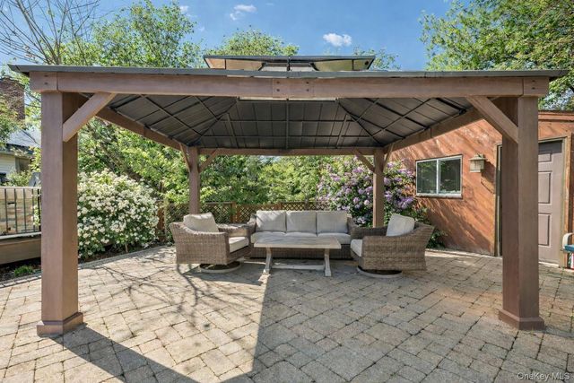 1 Allenby Drive, Northport, NY 11768
