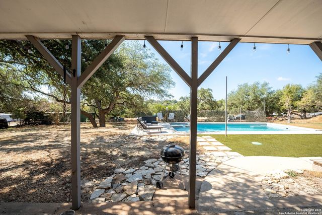 1220 Inspiring View, Canyon Lake, TX 78133