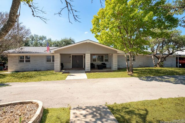 1220 Inspiring View, Canyon Lake, TX 78133