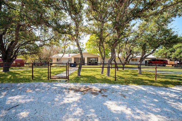 1220 Inspiring View, Canyon Lake, TX 78133