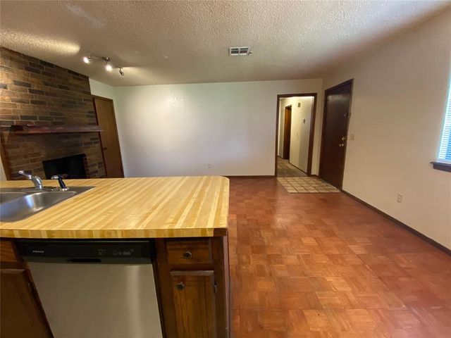 517 Peppertree Lane, Midwest City, OK 73110