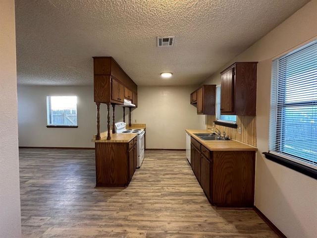 517 Peppertree Lane, Midwest City, OK 73110