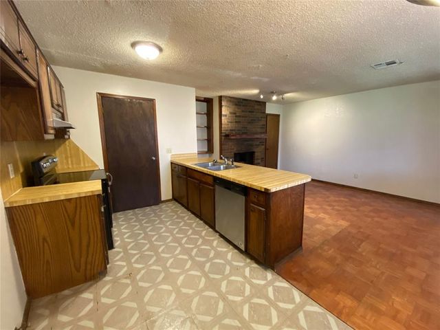 517 Peppertree Lane, Midwest City, OK 73110