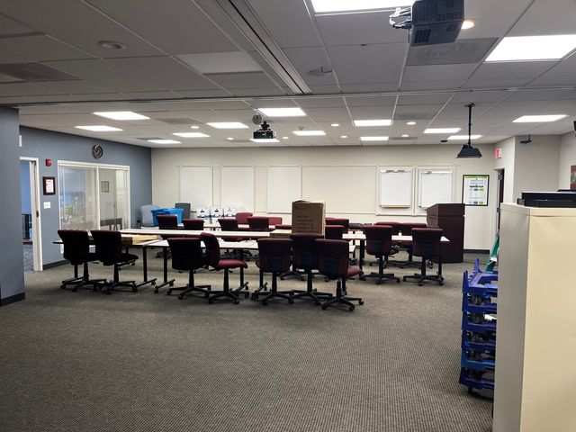 3005 Tollview Drive, Rolling Meadows, IL 60008