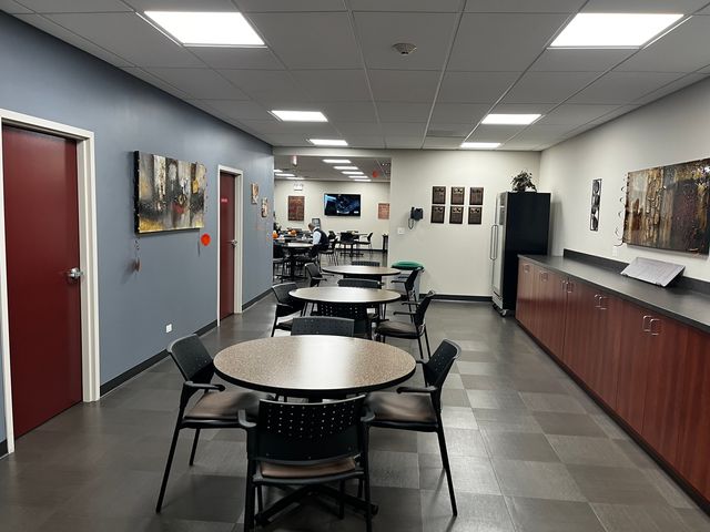 3005 Tollview Drive, Rolling Meadows, IL 60008