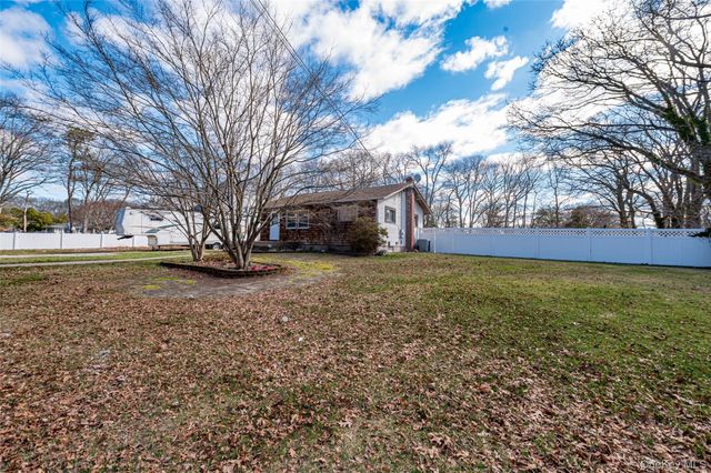 157 Hawthorne Street, Mastic, NY 11950