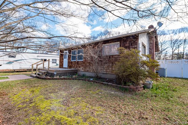 157 Hawthorne Street, Mastic, NY 11950