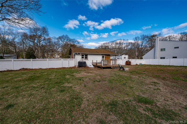 157 Hawthorne Street, Mastic, NY 11950