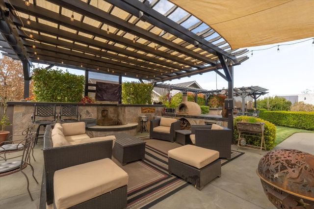 576 Chimney Hill Ct, Angels Camp, CA 95222