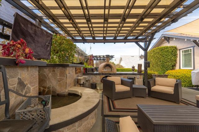 576 Chimney Hill Ct, Angels Camp, CA 95222