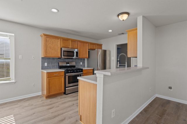 3515 Rock Shelf LN, Round Rock, TX 78681