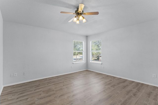 3515 Rock Shelf LN, Round Rock, TX 78681