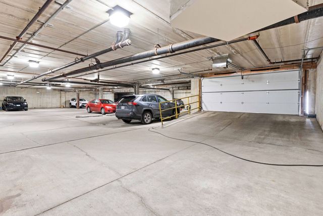 313 W 23rd Street 601, Chicago, IL 60616