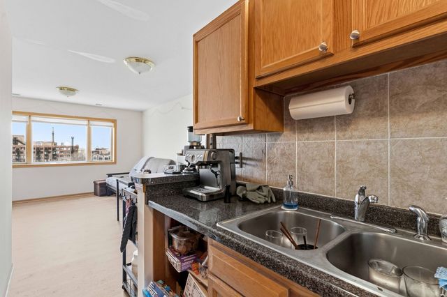 313 W 23rd Street 601, Chicago, IL 60616