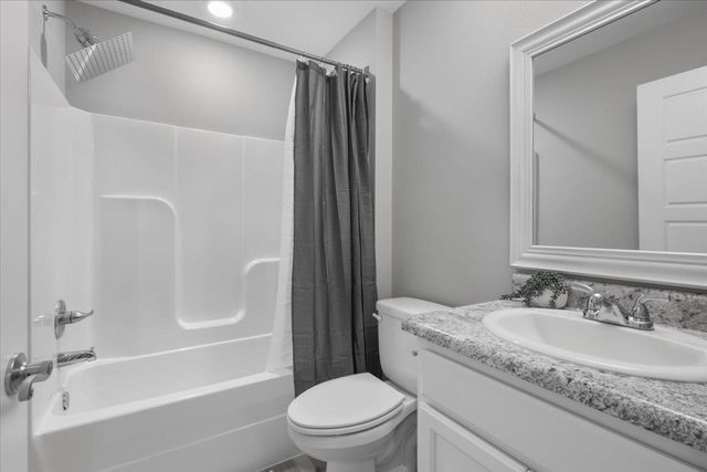 175 Oak Grove Lane, Quincy, FL 32351