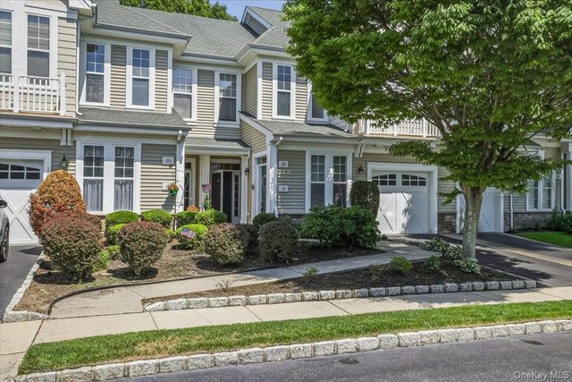189 Symphony Drive, Lake Grove, NY 11755