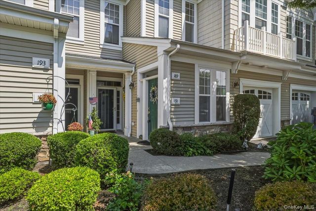 189 Symphony Drive, Lake Grove, NY 11755