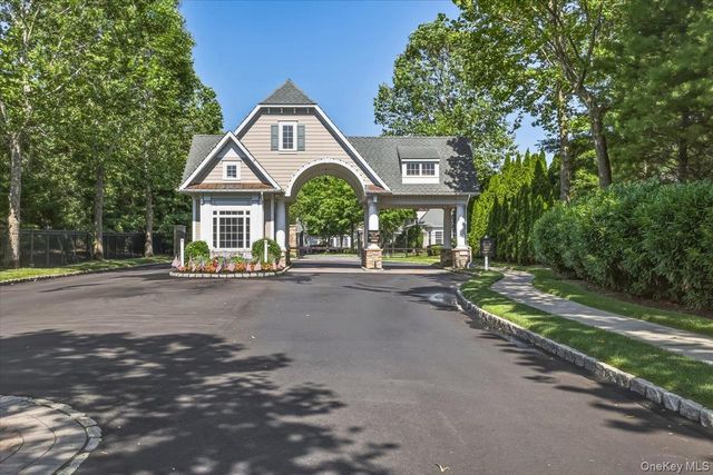 189 Symphony Drive, Lake Grove, NY 11755