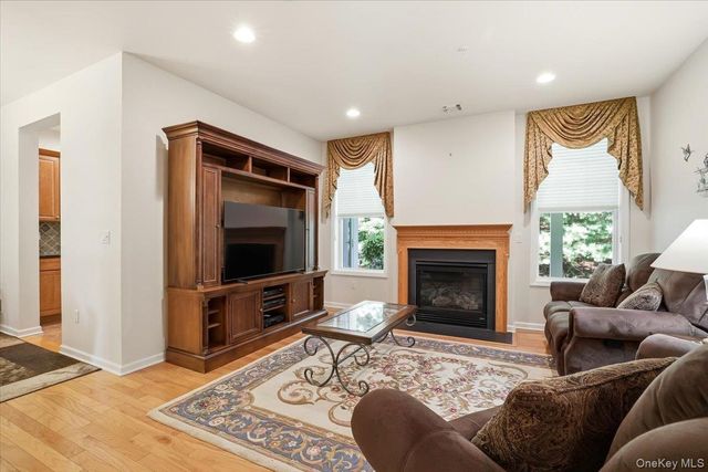 189 Symphony Drive, Lake Grove, NY 11755