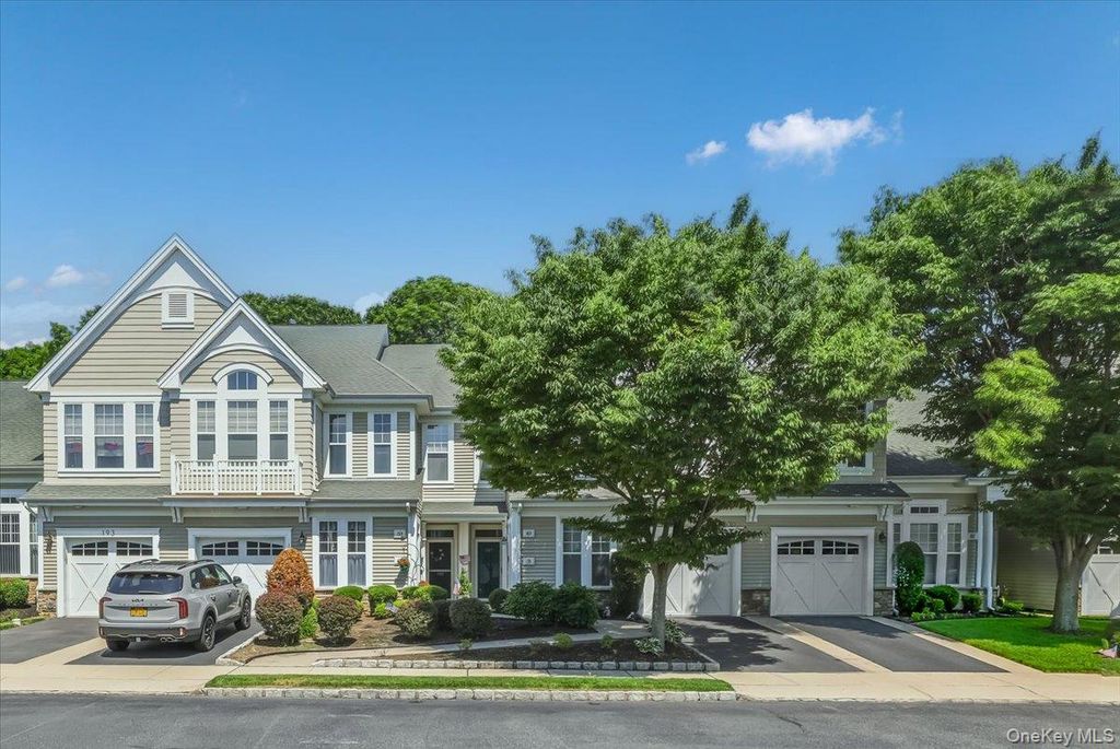 189 Symphony Drive, Lake Grove, NY 11755