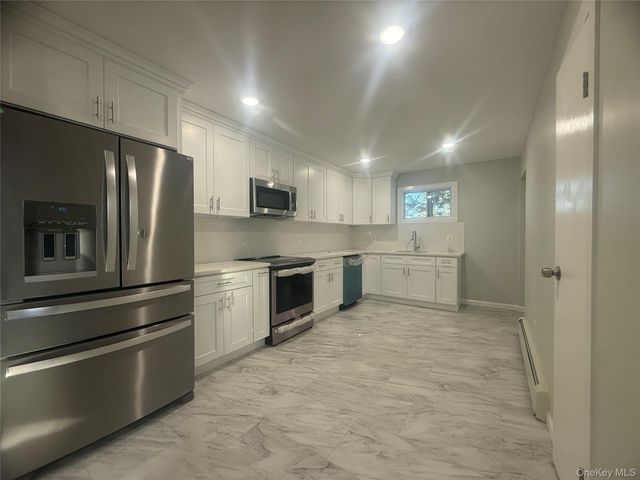 9 Holt Street, Amityville, NY 11701