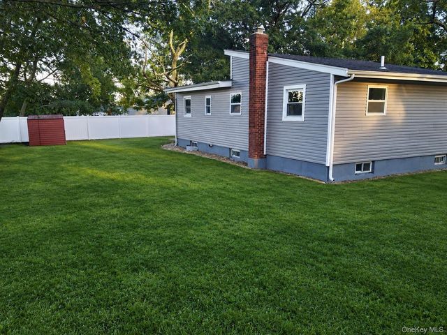 9 Holt Street, Amityville, NY 11701