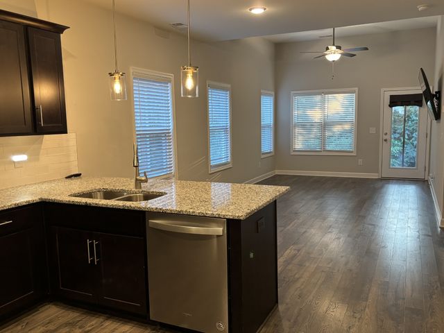 326 Banbury Dr, Gallatin, TN 37066