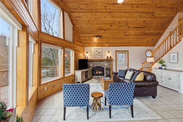 21299 Black Oak Drive, Garfield, AR 72732