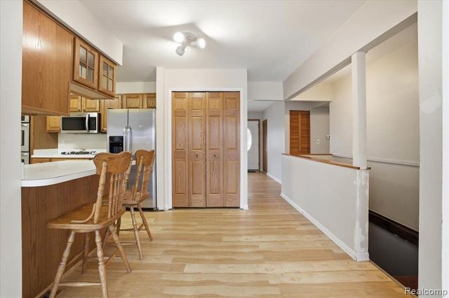 6360 Manson Drive, Waterford, MI 48329