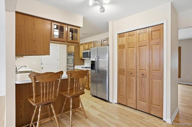 6360 Manson Drive, Waterford, MI 48329