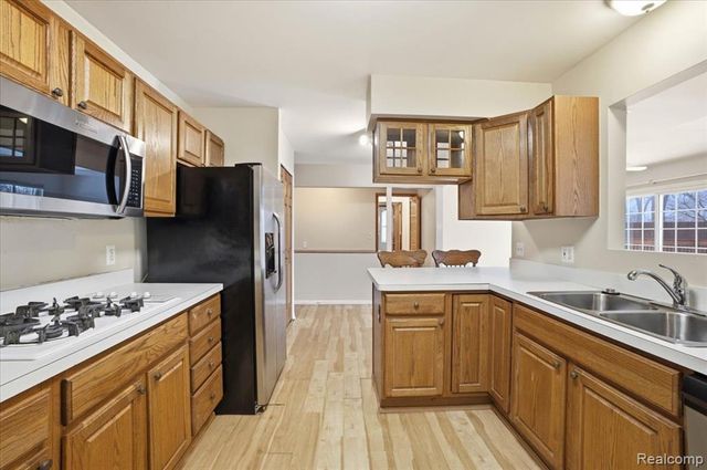 6360 Manson Drive, Waterford, MI 48329