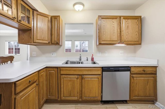 6360 Manson Drive, Waterford, MI 48329