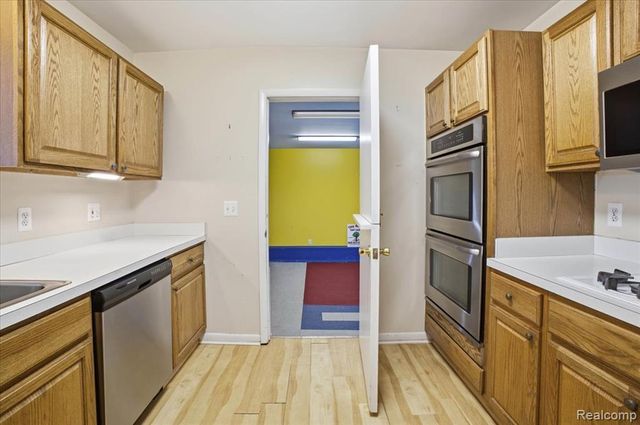 6360 Manson Drive, Waterford, MI 48329