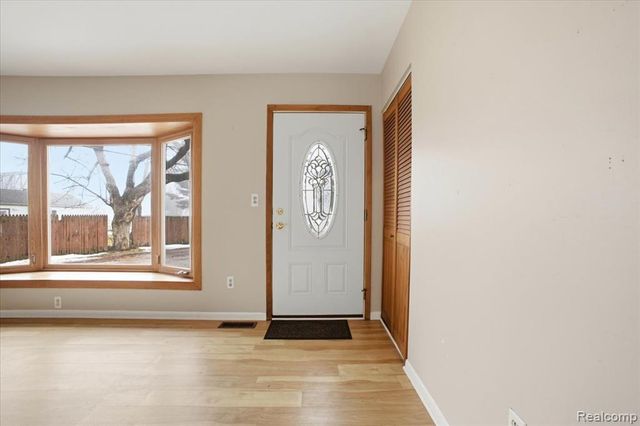 6360 Manson Drive, Waterford, MI 48329