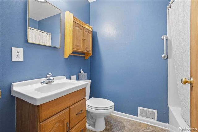 6360 Manson Drive, Waterford, MI 48329