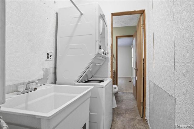 6360 Manson Drive, Waterford, MI 48329