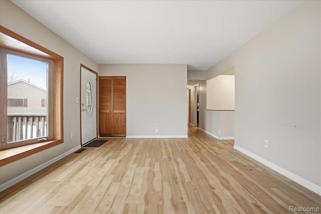 6360 Manson Drive, Waterford, MI 48329