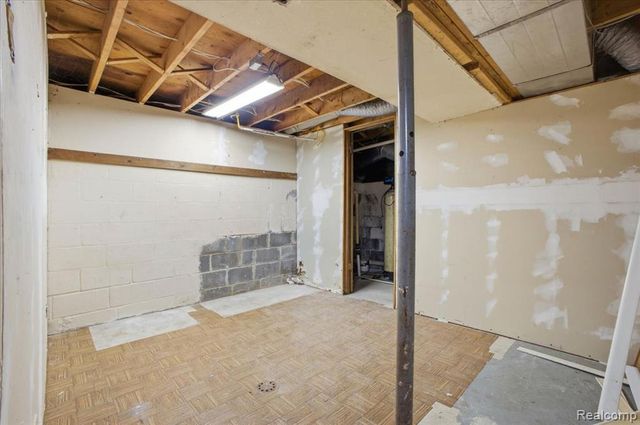 6360 Manson Drive, Waterford, MI 48329