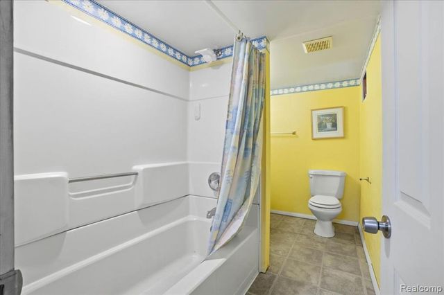 6360 Manson Drive, Waterford, MI 48329